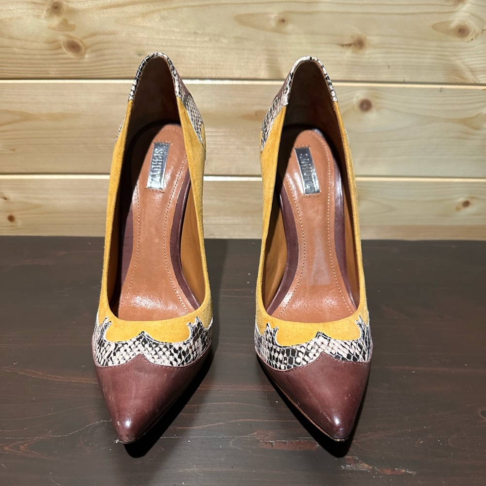 Beautiful brand NWOT Schutz pumps sz EU 36